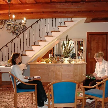 Alter Ziehbrunnen Guest house Bad Endorf