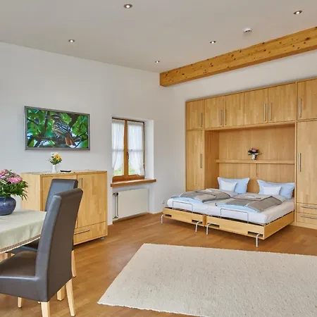 Alter Ziehbrunnen Guest house Bad Endorf